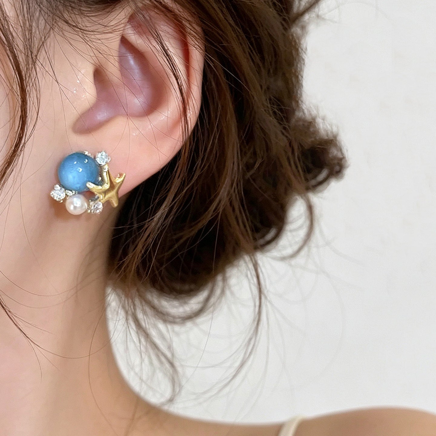 Ocean Vibes-örhängen med sjöstjärnor – örhängen med blå cabochoner och pärlor